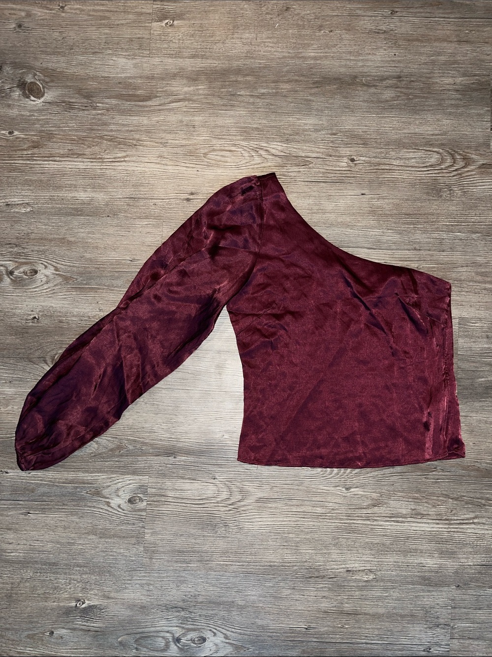 MINKPINK One-Shoulder Long Sleeve Crop Top in Burgundy